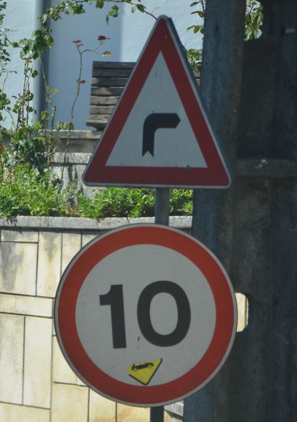 10616