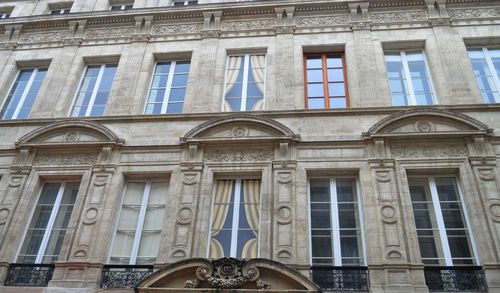 867