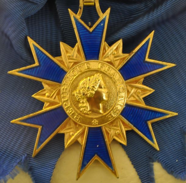 15692