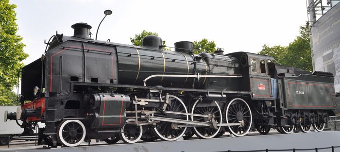 18573